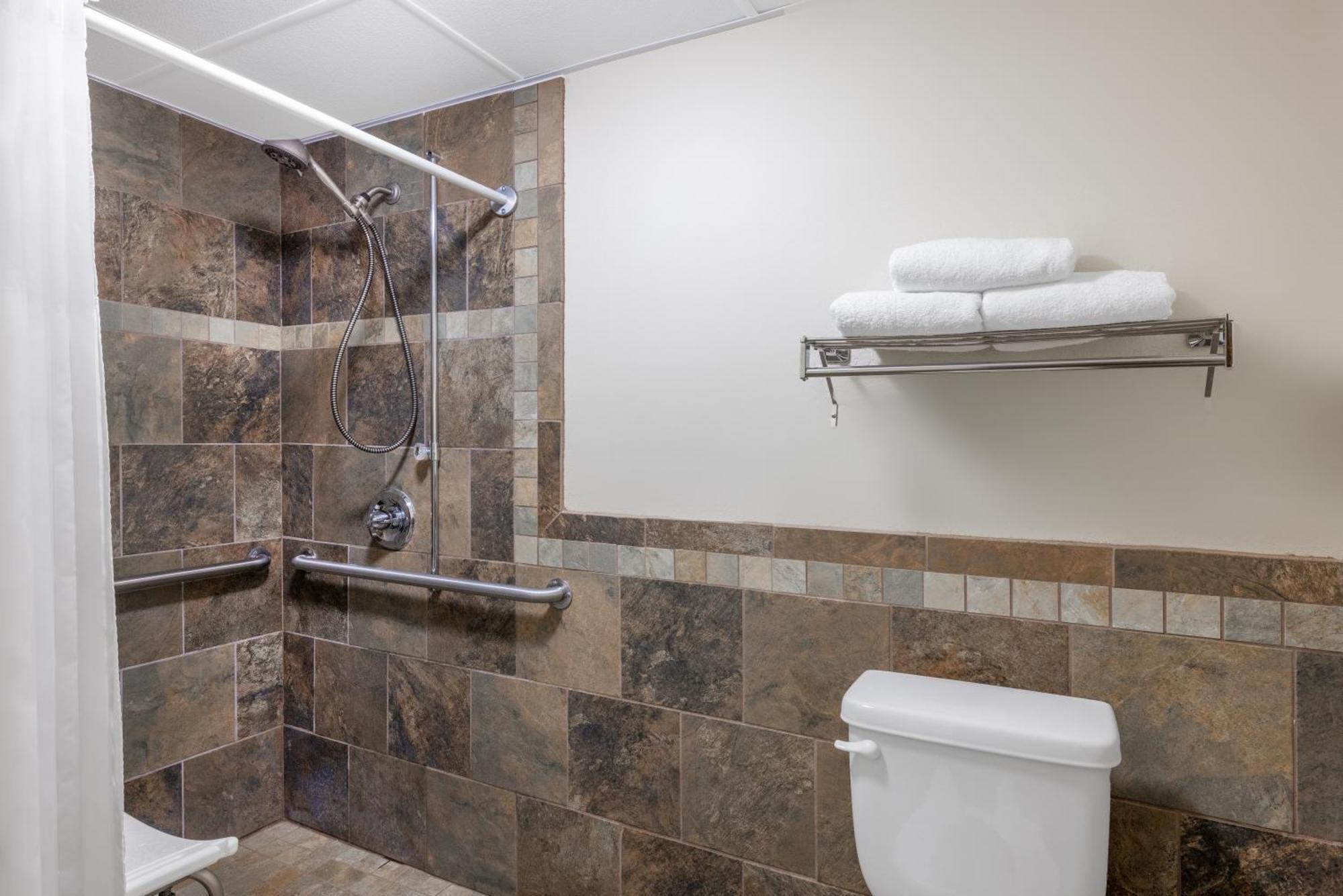 Queen Room - Mobility Access/Non-Smoking